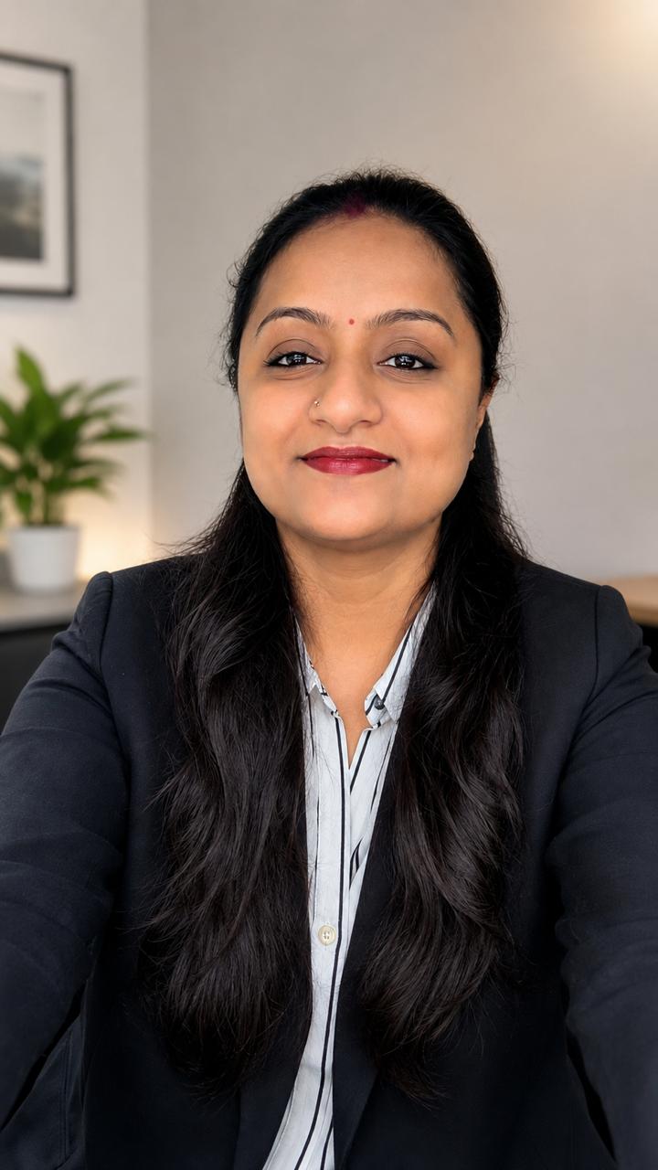Priya Saxena, Junior Accountant
